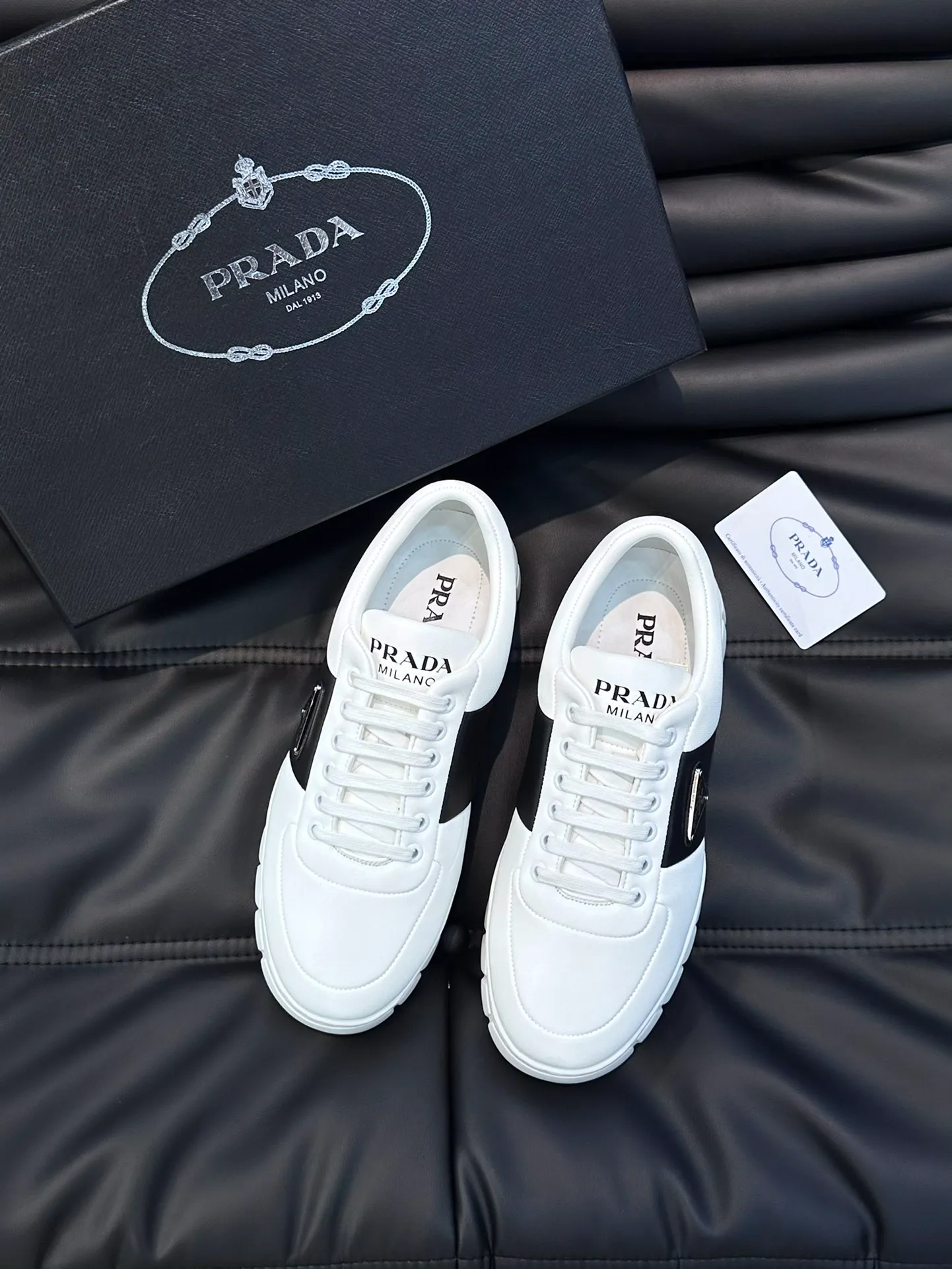 Men's shoes 💰p400 "Men's shoes 💰pRAD*" Men's shoes 💰prad* high-end men's thick-soled casual sports shoes, the details are perfectly replica of the original version, made of imported matte cowhide, full of texture, full calfskin lining, breathable and comfortable, men's shoes 💰p's classic black and white enamel metal logo decoration, all interpreting the brand style Genuine leather tongue Men's shoes on the tongue and heel 💰pRADA letter badges are embellished to show the brand style. Lightweight concave and convex pattern rubber outsole. Lightweight and increased by about 4CM. Excellent foot feel. Comfortable and breathable. Comes with original packaging. Size: 38-44